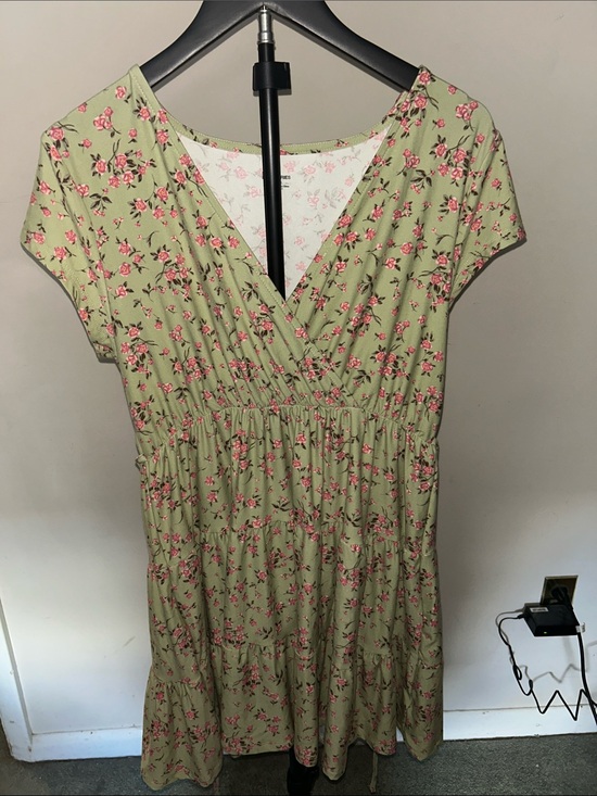 No Boundaries Dresses & Skirts - No Boundaries Green Floral Short Sleeve Dress with Pink Flowers. never worn.